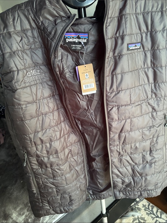 Patagonia Other - Patagonia Men's Quilted Vest in Taupe